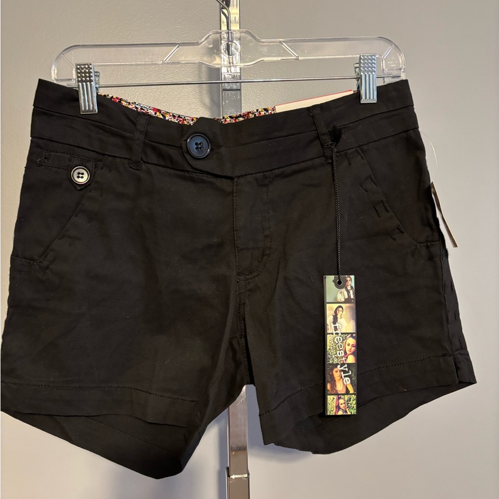 Freestyle Revolution Women's‎ Black Flat Front Shorts Size 5 NWT